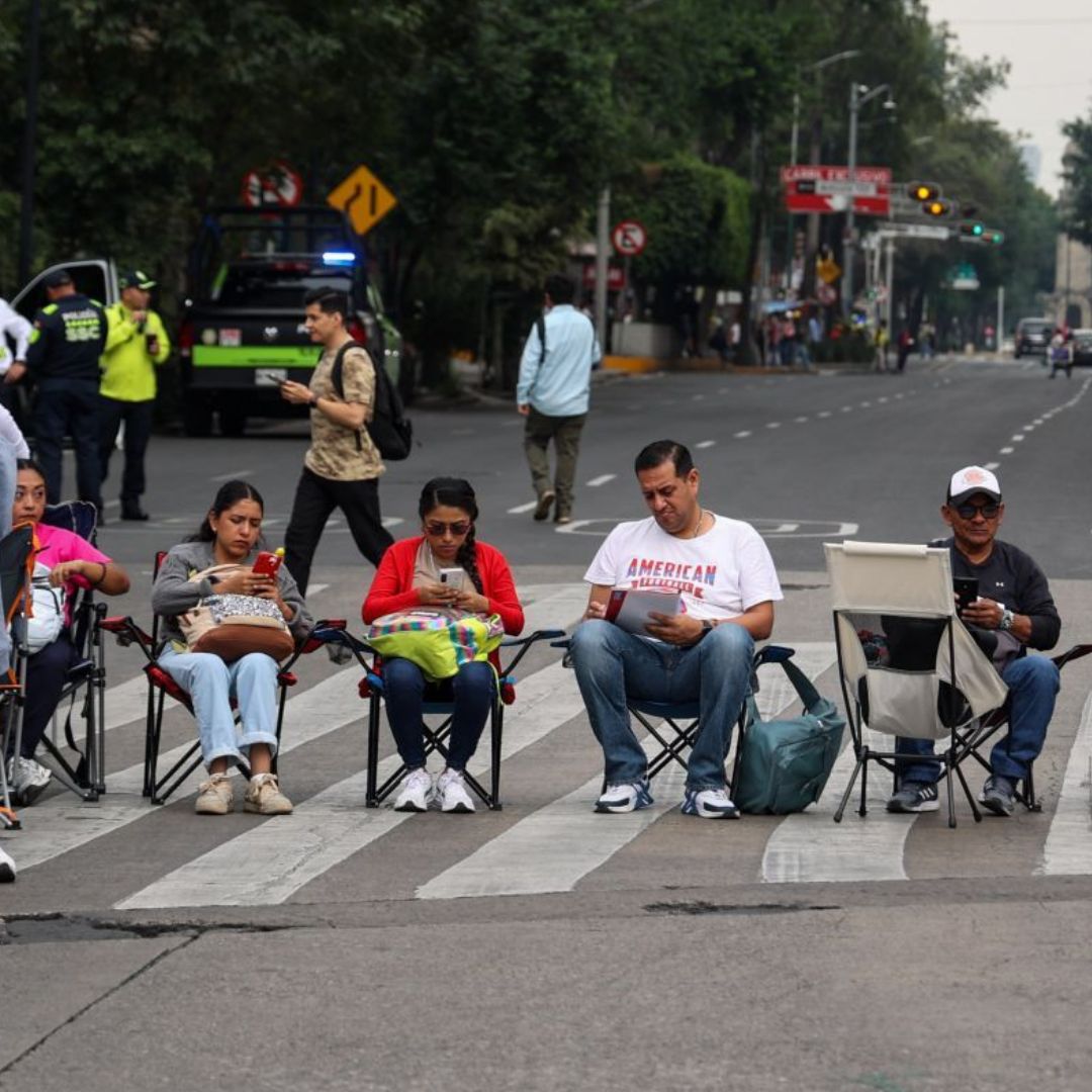 Bloqueo en el cruce de Reforma y Bucareli, en la Ciudad de México.